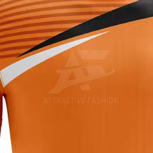 Maillot de football personnalisé conçu pour l'identité de l'équipe, avec une coupe athlétique confortable et un style élégant. - Product Image 4