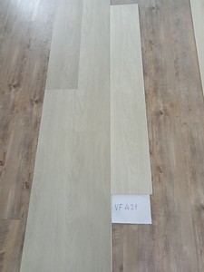 Revêtement de sol SPC rigide moderne VFLOOR, imperméable, anti-rayures, résistant à l'usure, système de clic, pose facile, planches moyennes, garantie 5 ans - Product Image 2
