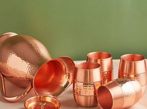 Ensemble de carafes en cuivre pour un service d'eau sophistiqué en intérieur, ensemble métallique avec verres, durable, réutilisable, pour cuisine et salle à manger. - Product Image 6