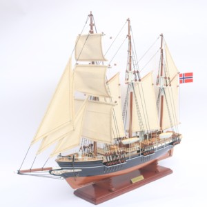 Maqueta de Barco Británico de Madera Natural Color Negro ENDURANCE - Artesanía Independiente para Decoración Náutica, Colección de Arte y Negocios - Product Image 1