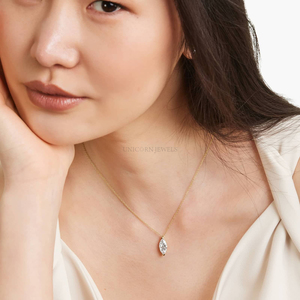 Collier pendentif en diamant de laboratoire taille marquise certifié IGI, or jaune 18 carats, solitaire à griffes - Product Image 1