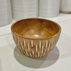 Tazón de madera hecho a mano con acabado natural tallado, diseño Wabi Sabi para servir alimentos, tazón de cocina ecológico. - Product Image 2