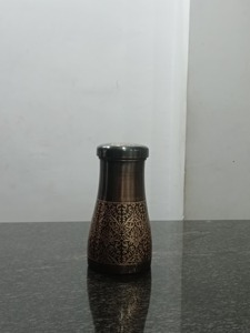 Bouteille d'eau en cuivre de style oriental avec couvercle, motif décoratif - Product Image 2