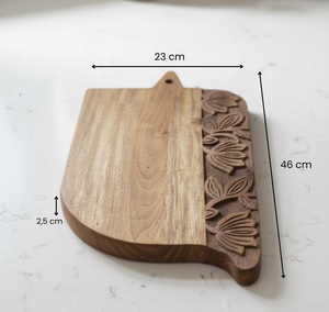 Tabla de Cortar Moderna de Madera de Fresno Tallada a Mano, Forma Asimétrica, Borde con Detalle Floral, Duradera, Apta para Alimentos, Tabla de Servir para Cocina - Product Image 4