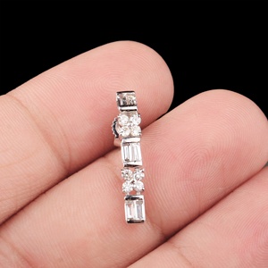 Pendientes de Barra Lineal con Diamantes Naturales Baguette y Redondos en Oro Blanco de 18k, Venta al Por Mayor, Memoria Jewels - Product Image 5
