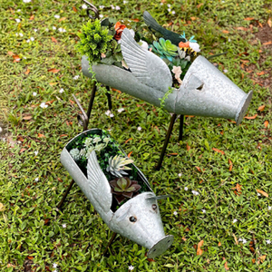 Juego de 2 Macetas con Forma de Cerdo Volador, Metal Galvanizado Gris, Decoración Rústica para Jardín, Macetas Originales para Interiores y Exteriores - Product Image 3