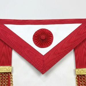 Delantal Masónico Rojo Personalizado con Adornos de Cadena Dorada y Insignias Circulares Bordadas, Delantal Ceremonial Clásico de Tela - Product Image 2