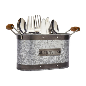 Porte-couverts en métal galvanisé blanc antique avec poignée en bois, panier de rangement pour ustensiles de cuisine et organisateur de couverts de style farmhouse - Product Image 3
