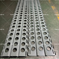 Estera Marston de aluminio para exteriores con tablones de acero perforados para terminales de autobuses, estaciones de metro y plataformas de tránsito urbano