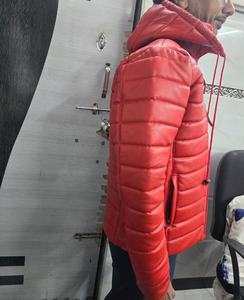 แจ็คเก็ตพัฟเฟอร์บุผ้านวมบางระบายอากาศได้ดีสำหรับผู้ชาย ดีไซน์ยอดเยี่ยมประจำปี 2024 พร้อมบริการสกรีนโลโก้ ผ้าคุณภาพสูง คอตั้ง ซิป - Product Image 4