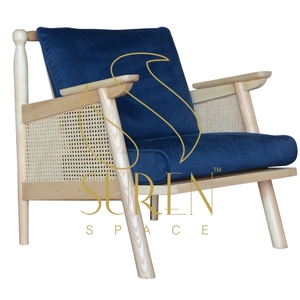 Chaise en rotin artisanale industrielle moderne en bois blanc avec assise en tissu pour hôtels et restaurants commerciaux, idéale pour la décoration de chambre - Product Image 1