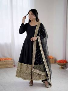 Traje Anarkali Negro Bordado con Dupatta, Largo Midi, Conjunto Tradicional Indio Pakistaní para Mujer - Product Image 2