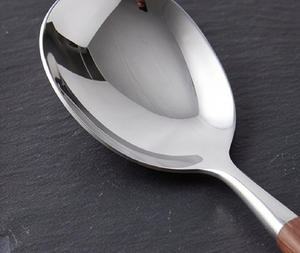 Cuillères à salade en acier inoxydable avec manches en bois, design minimaliste, compatibles lave-vaisselle, pour la restauration et l'usage domestique - Product Image 2