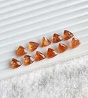 Pierres précieuses calibrées en forme de trionne de 6 mm en pierre de soleil naturelle facettée, couleur orange, pour la fabrication de bijoux. Achetez maintenant en gros des pierres en vrac.