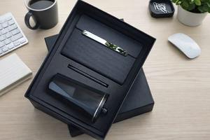 Oferta Especial en Set de Regalo Corporativo Personalizable Liviya de Cuero PU con Libreta, Botella y Llavero - Azul A5, Kit de Bienvenida de Lujo para Empleados - Product Image 3