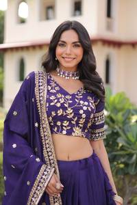 Lehenga de Seda Vichitra de Diseñador con Lentejuelas y Bordados NC, Lehenga Choli de Seda Vichitra con Lentejuelas Pesadas y Bordado Zari - Product Image 2