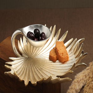 Offre Spéciale : Bols à chips et à trempette en métal précieux - Product Image 3