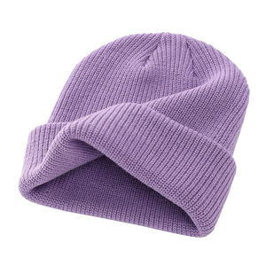 หมวกบีนนี่อะคริลิคสีแดงเลือดหมูคุณภาพสูงสำหรับชายหญิง เหมาะสำหรับชายหาด กิจกรรมกลางแจ้ง ท่องเที่ยว และงานปาร์ตี้ - บริการ OEM แบบกำหนดเอง - Product Image 3