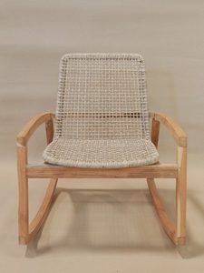 Fauteuil à bascule élégant Krista en rotin synthétique pour l'intérieur et l'extérieur - Product Image 2