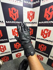 ถุงมือตีเบสบอล MARGINAL หนังสีดำ รองรับข้อมือ ปิดด้วยตะขอและห่วง สำหรับผู้ใหญ่ทุกเพศ ใช้สำหรับฝึกซ้อม - Product Image 2