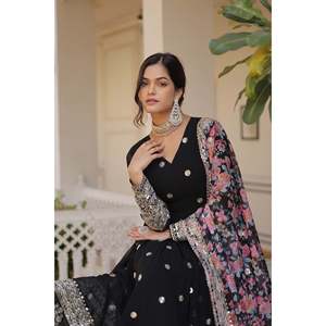 Vestido de noche de Kavita's Designer Ready-Made, vestido negro de mujer - Product Image 1