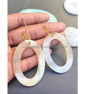 Boucles d'oreilles pendantes en corne de buffle polie pour femmes, fournisseur de bijoux durables - Product Image 2
