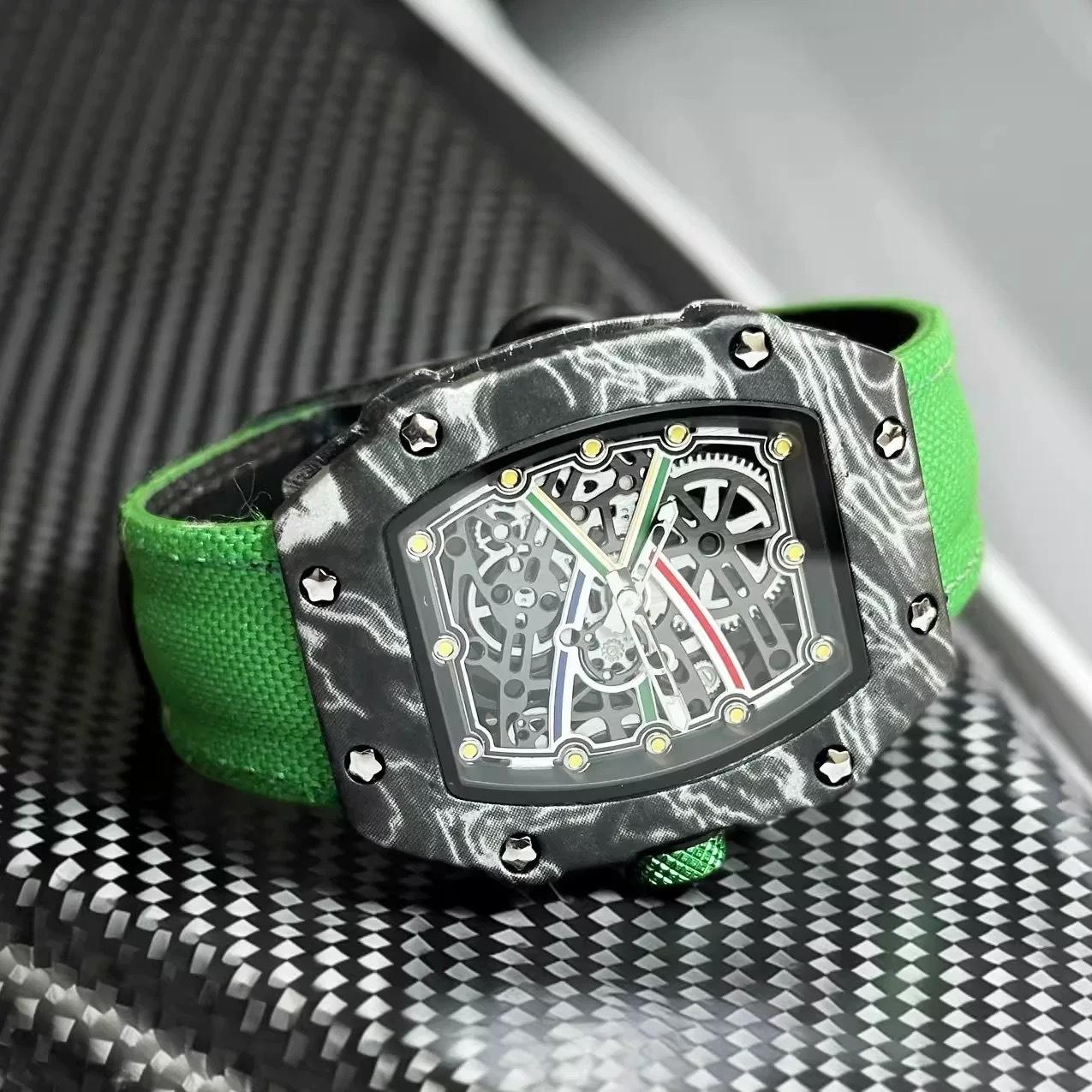 สีเขียวป่า