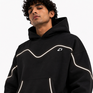 Ensemble de survêtement en polaire 2 pièces avec bandes réfléchissantes, sweat à capuche oversize et pantalon de jogging large pour homme, streetwear noir 100% coton, logo personnalisé - Product Image 3