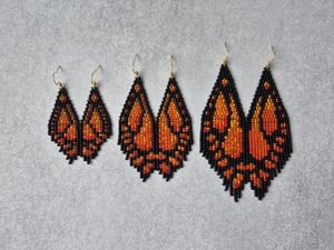 Boucles d'oreilles pendantes Monarch avec ailes de papillon, faites à la main, style perles, tendance - Product Image 4
