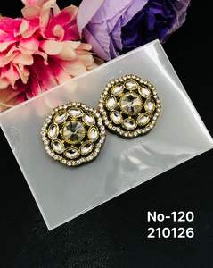 Boucles d'oreilles clous géométriques vintage plaquées or, serties en alliage, bijoux indiens tendance, vente en gros - Product Image 2