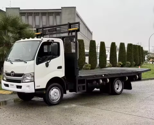 Listo para Trabajar, Camión de Plataforma Plana Hino 195 de 16 Pies, Usado en 2015, Diésel, Volante a la Izquierda/Derecha, Bajo Kilometraje, Envío Mundial - Product Image 1