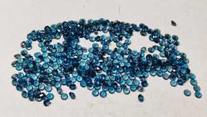 Lot de pierres précieuses naturelles de topaze bleue de Londres de qualité AAA, 4 mm, rondes, facettées, taillées en briliant, calibrées, pour bijoux - Product Image 1