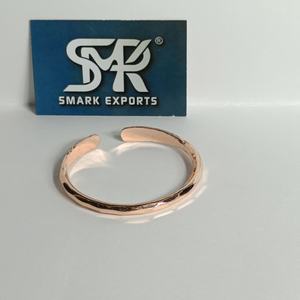 Brazalete Abierto Tradicional de Cobre Sólido Forjado a Mano, Metal Martillado, Ajustable, Ligero, Acabado Antiguo/Pulido, Unisex - Product Image 2