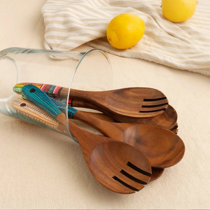Cuchara de servir de madera de olivo orgánica ecológica con elegante diseño impreso en el mango para uso en la mesa a un precio inmejorable. - Product Image 6