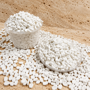 Meilleur prix, produit phare : Granulés de carbonate de calcium (masterbatch) en forme de remplissage, couleur blanc naturel, matière première pour bidons. - Product Image 1