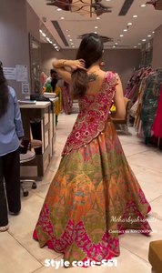 Nuevo Lehenga Choli de Diseñador con Estampado Digital Crepé y Bordado, con Shrug de Seda Banglori, Atuendo para Fiesta - Product Image 3