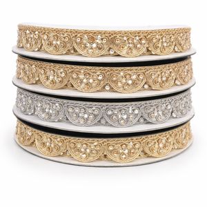 Ribete de encaje de lujo con perlas y cuentas bordadas con patrón festoneado para sari nupcial y vestido de novia, al por mayor - Product Image 1