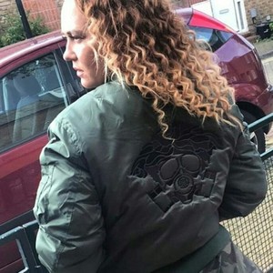 Chaqueta Acolchada Premium con Capucha, Diseño con Botones en la Parte Delantera, Estampado por Sublimación, Unisex, Material de Poliéster - Product Image 6