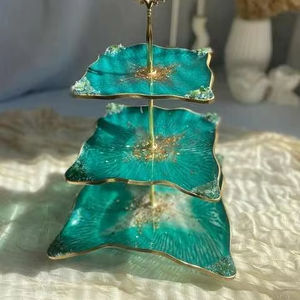 Support de présentation moderne en résine pour gâteaux et desserts avec motif de flocons dorés pour la restauration événementielle et la vitrine de boulangerie - Product Image 1