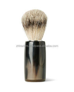 Pinceau à raser de luxe en corne de buffle polie avec poils doux en poils de blaireau, outil de rasage humide traditionnel pour hommes - Product Image 1