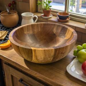 Tazón clásico de madera para servir, diseño grande y profundo, ideal para servir pasta, ensalada y frutas. - Product Image 1