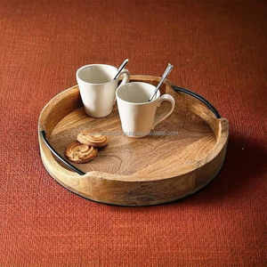 Plateau de service en bois écologique en vrac, design rustique fait à la main, poignées élégantes pour les repas, le petit déjeuner et l'extérieur. - Product Image 1