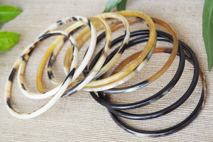 Bracelet en corne de boeuf d'excellente qualité à la mode Beau design Bijoux polis pour filles et femmes avec taille personnalisée - Product Image 2