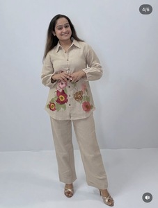 Conjunto Elegante de Dos Piezas para Mujer con Patrón Sólido, Camisa de Manga Tres Cuartos con Cuello Mandarín y Pantalones Anchos (100% Algodón Orgánico) Casual - Product Image 2