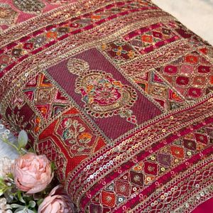 Tissu de haute qualité à motifs codés pour la mode féminine, les tenues de soirée et la collection textile de boutique - Product Image 1