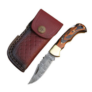 Navaja de bolsillo de Damasco hecha a mano con mango de madera estabilizada, navaja plegable de Damasco con hoja de acero soldada con patrón. - Product Image 1