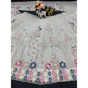 ชุดเลเฮนกาโชลีสีเบจปักลายสวยงามสำหรับผู้หญิง พร้อมงานปักเลื่อม ไซส์ M โดยนักออกแบบเบวาฟา - Product Image 3