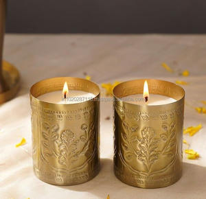 Soporte votivo decorativo de metal antiguo con detalles artesanales, ideal para iluminación clásica y configuración romántica - Product Image 1