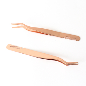 Pinzas de Acero Inoxidable Doradas con Punta Inclinada al Mejor Precio al por Mayor, Pinzas para Pestañas con Peine de Marca Privada Personalizadas para Mujer - Product Image 6