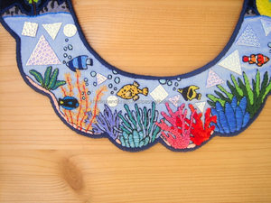 Collar bordado colorido con cuentas de vidrio Pieza de declaración hecha a mano para festivales, funciones y moda diaria - Product Image 3